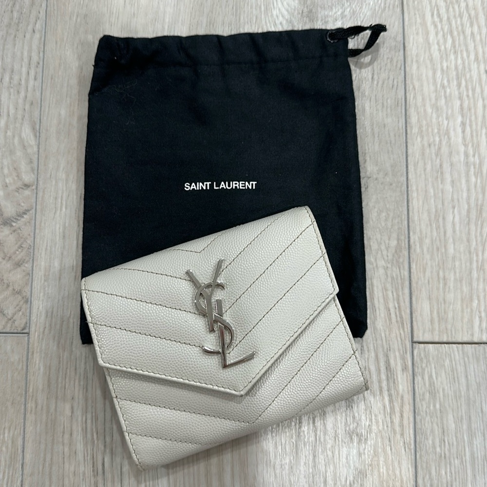 YSL Women Wallet (205 Grain de Poudre Techno Icy White)